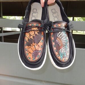 HeyDudes Ladies Sz 7